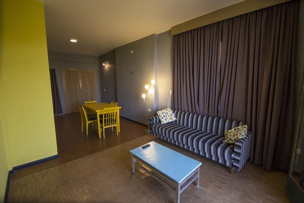 City Hotel 波萨达斯 外观 照片