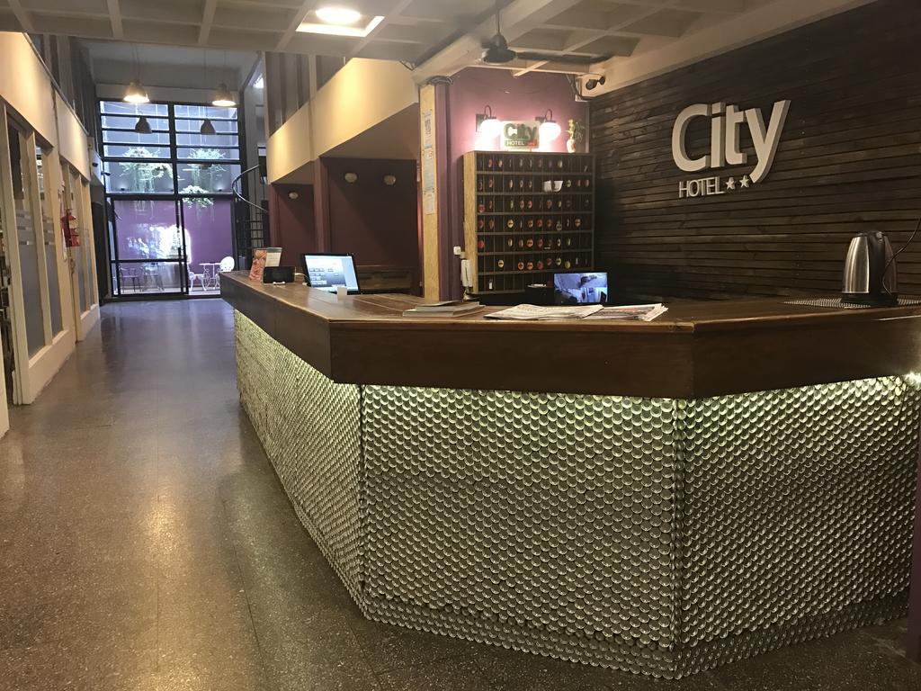 City Hotel 波萨达斯 外观 照片