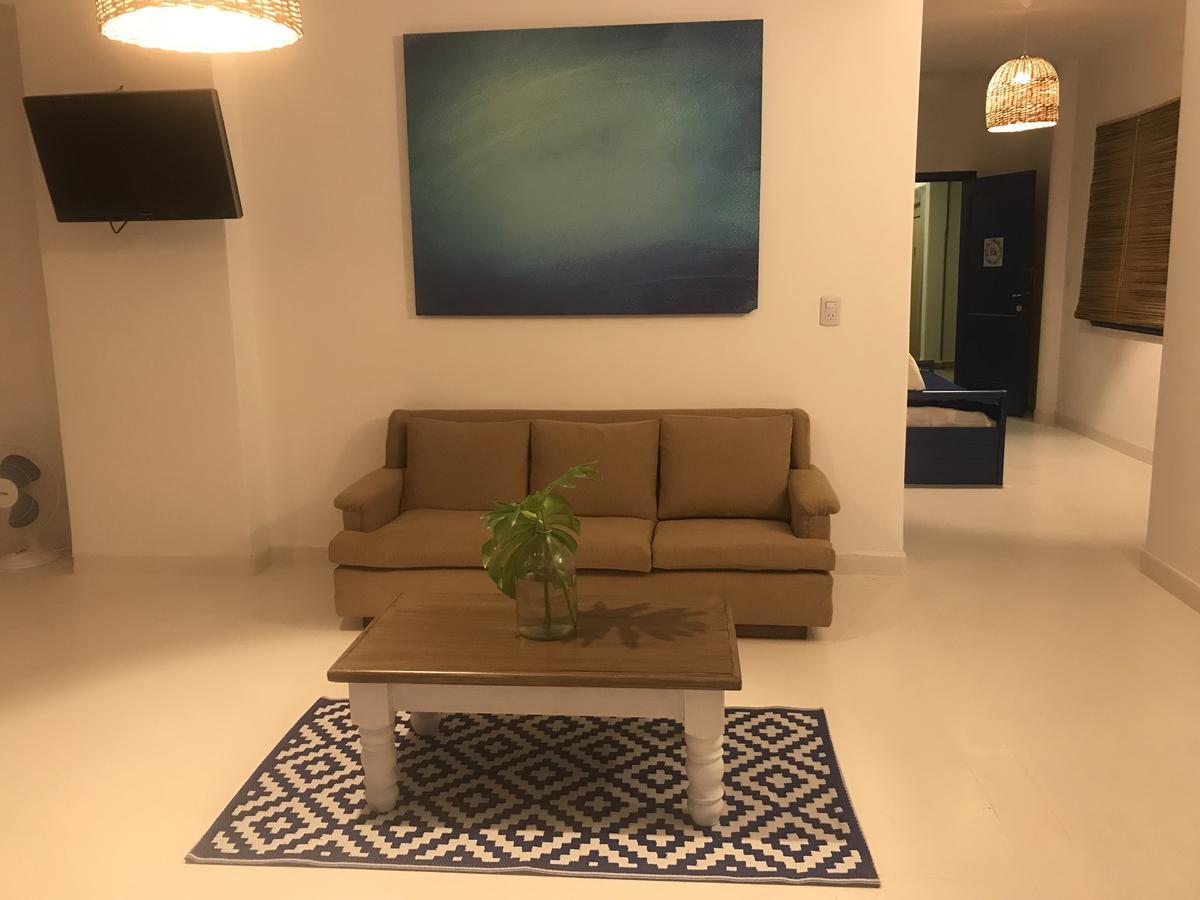 City Hotel 波萨达斯 外观 照片