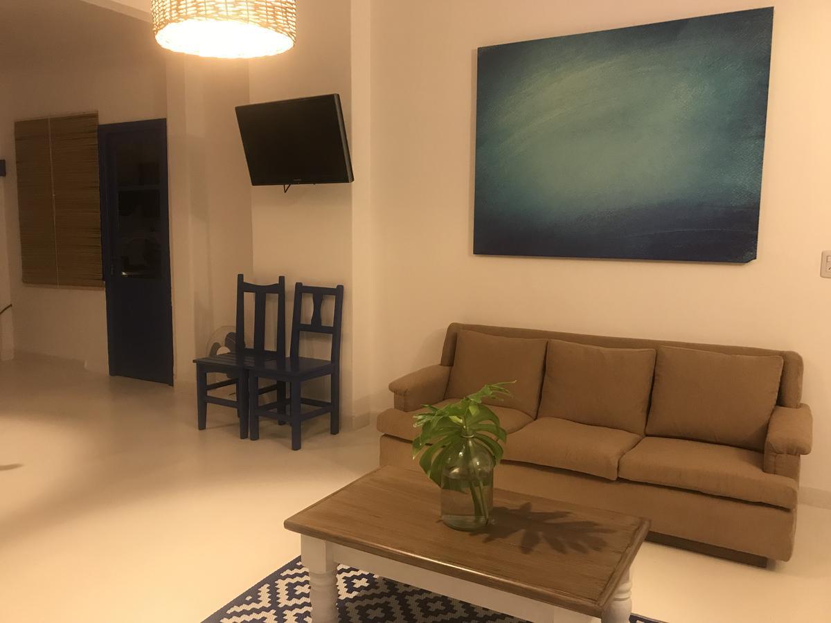 City Hotel 波萨达斯 外观 照片
