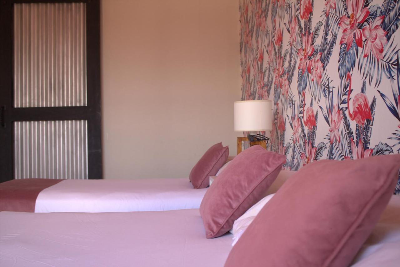 City Hotel 波萨达斯 外观 照片