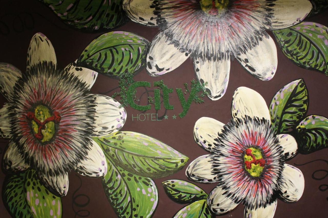 City Hotel 波萨达斯 外观 照片
