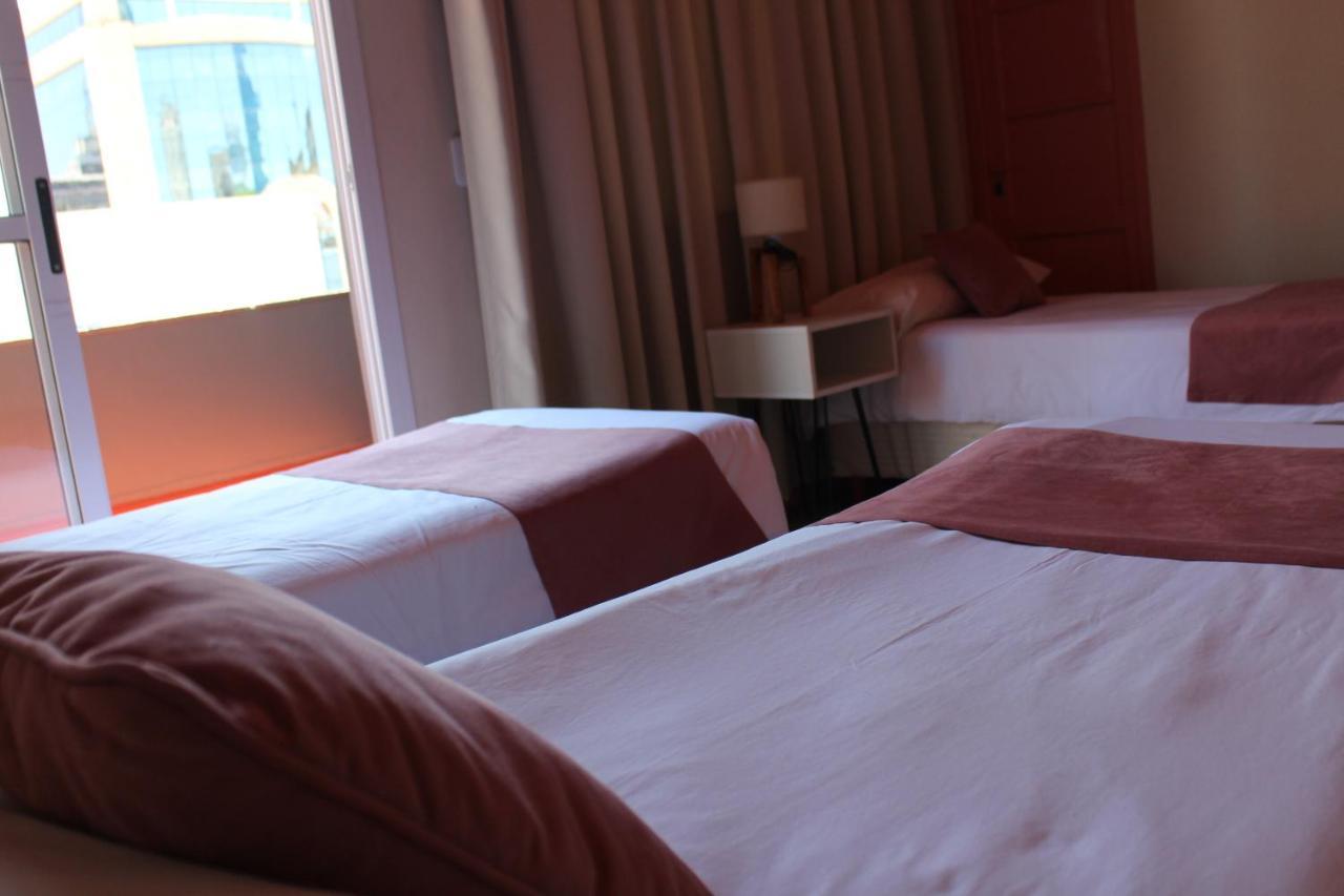 City Hotel 波萨达斯 外观 照片