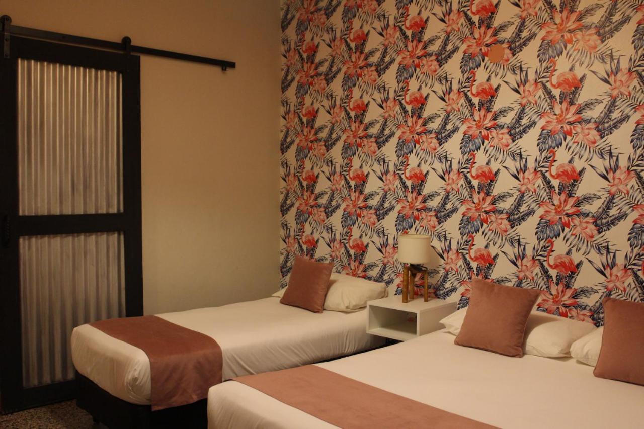 City Hotel 波萨达斯 外观 照片