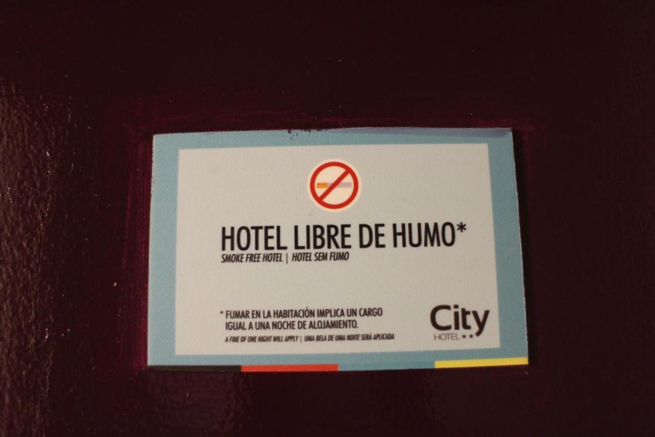 City Hotel 波萨达斯 外观 照片