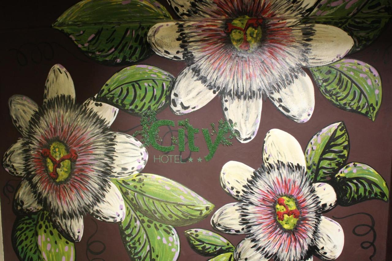 City Hotel 波萨达斯 外观 照片