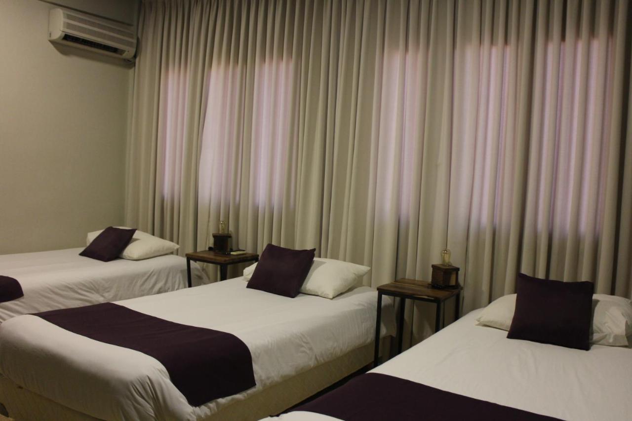 City Hotel 波萨达斯 外观 照片