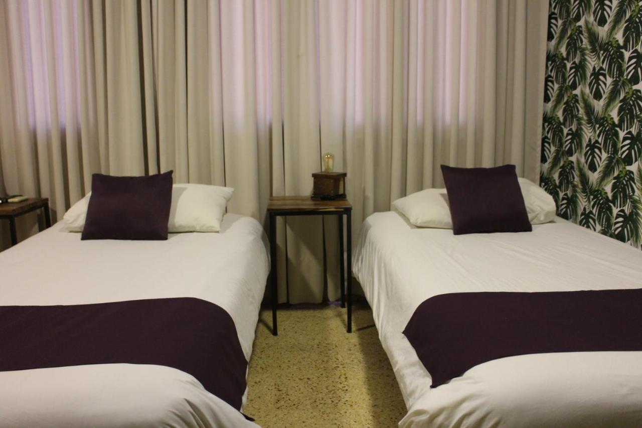 City Hotel 波萨达斯 外观 照片